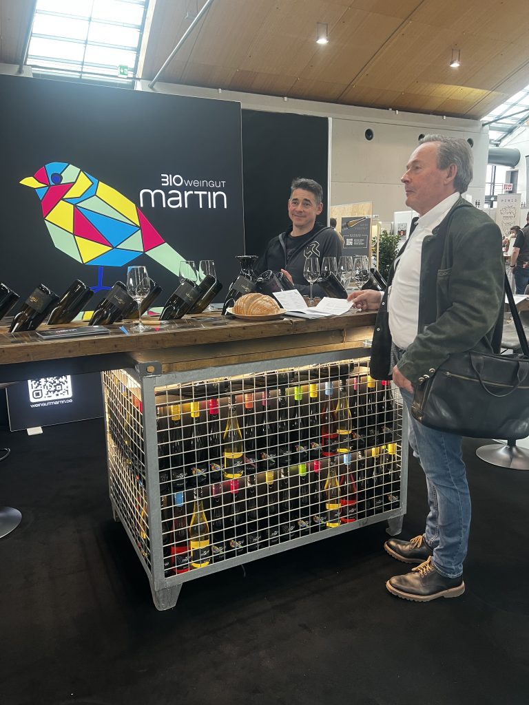 Bernd mit Bio-Winzermeister Sebastian Martin